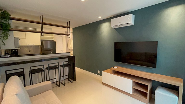 The Luxury Green Flat