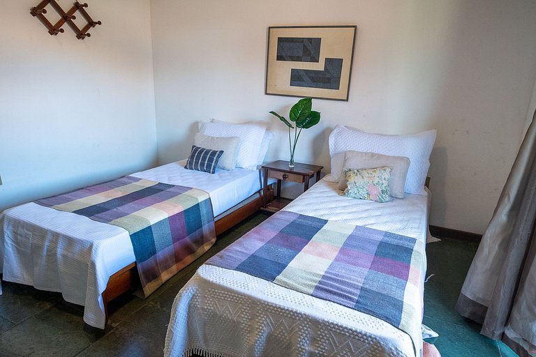 Charme e Conforto a Metros do Mar em Arraial.