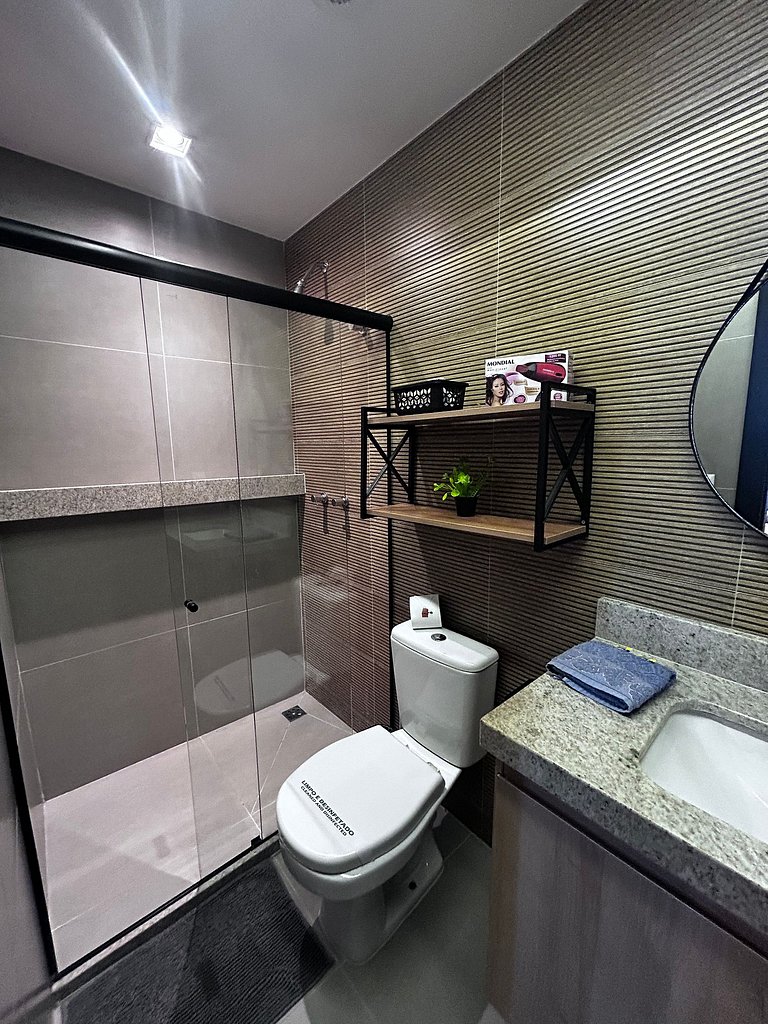 Apartamento moderno com piscina próximo à praia de Itaparica