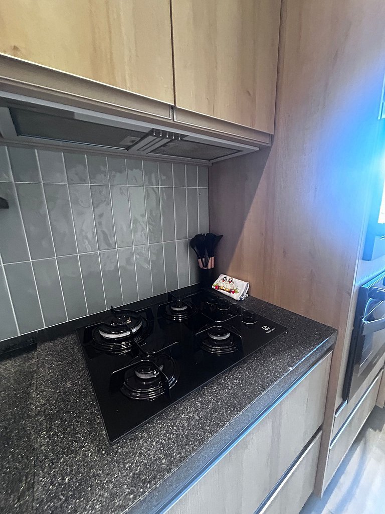 Apartamento moderno com piscina próximo à praia de Itaparica