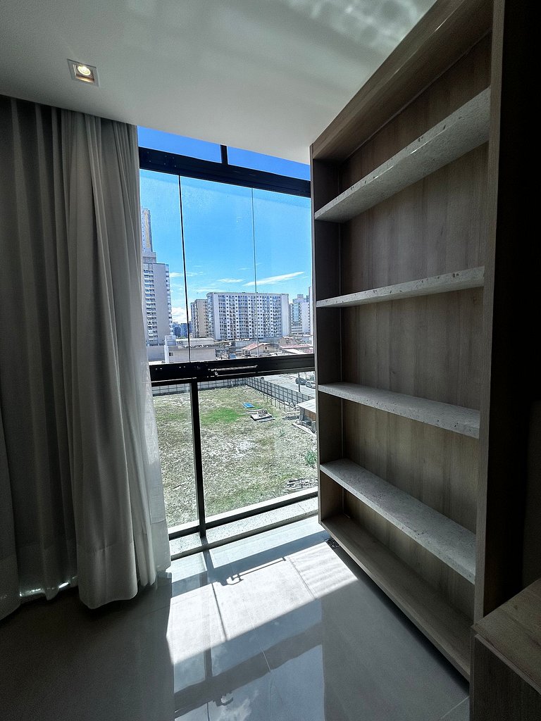 Apartamento moderno com piscina próximo à praia de Itaparica