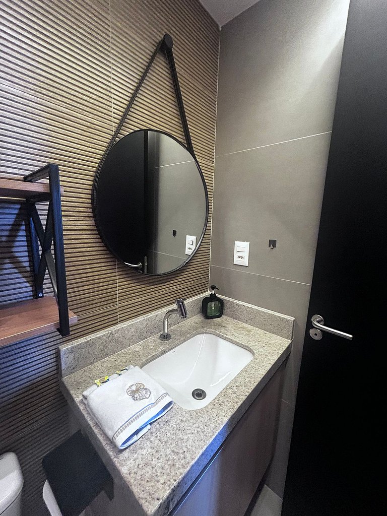 Apartamento moderno com piscina próximo à praia de Itaparica