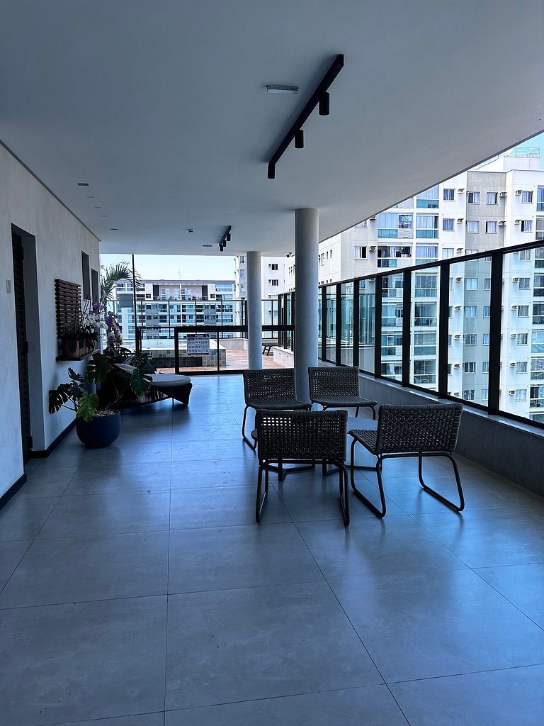 Apartamento moderno com piscina próximo à praia de Itaparica